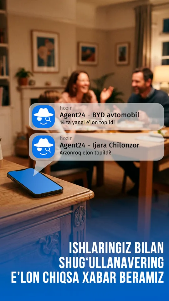 Stol ustidagi telefonda Agent24 bildirishnomalari, oila kechki ovqatda
